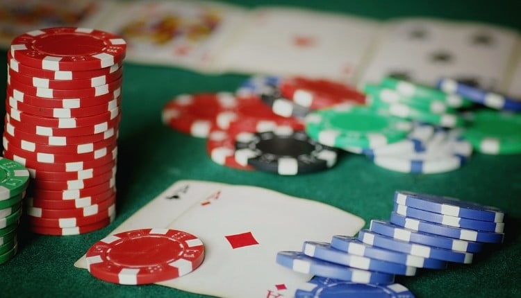Chơi Poker online kiếm tiền dễ hơn đánh Poker trực tiếp - Cá Độ Miễn Phí (1)