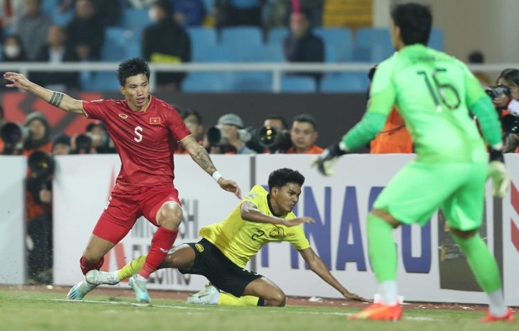 Cầu thủ Thái Lan thường có những pha va chạm mạnh với Việt Nam